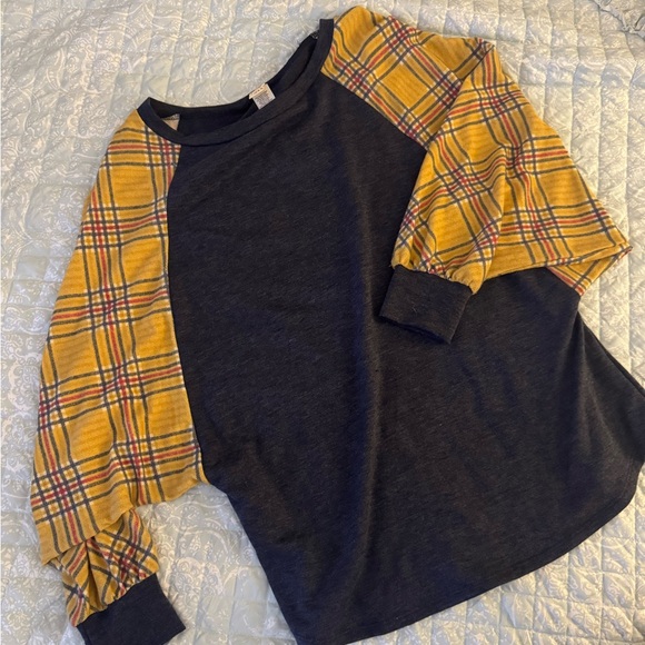 Blue and gold flannel sleeve top - Picture 1 of 3